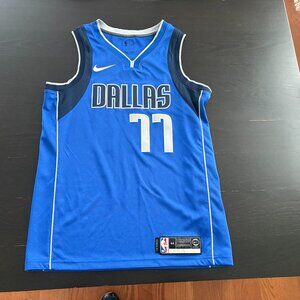 Mens Nike Dri Fit Luka Doncic #77 Dallas Mavericks Jersey Size 44 Medium